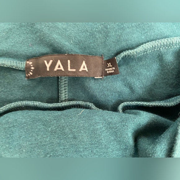 Yala cropped green leggings XL - Picture 3 of 6